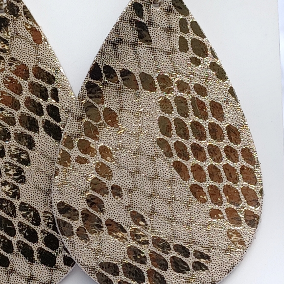 2 pair Fashion faux leather Earrings - Picture 4 of 10